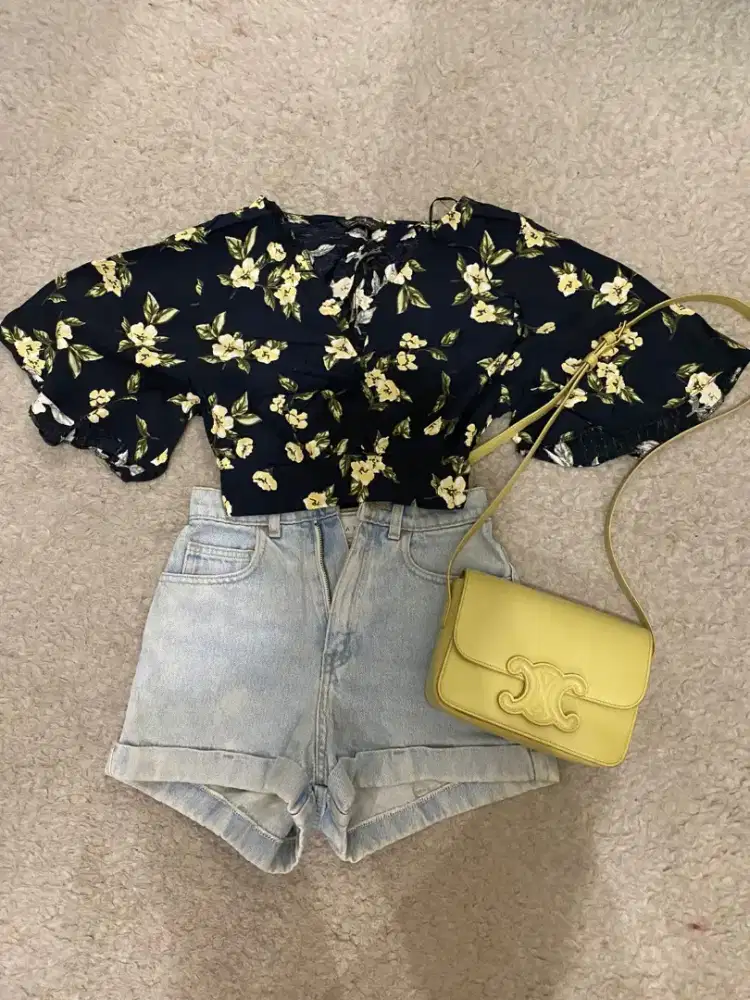 Atasan crop bunga