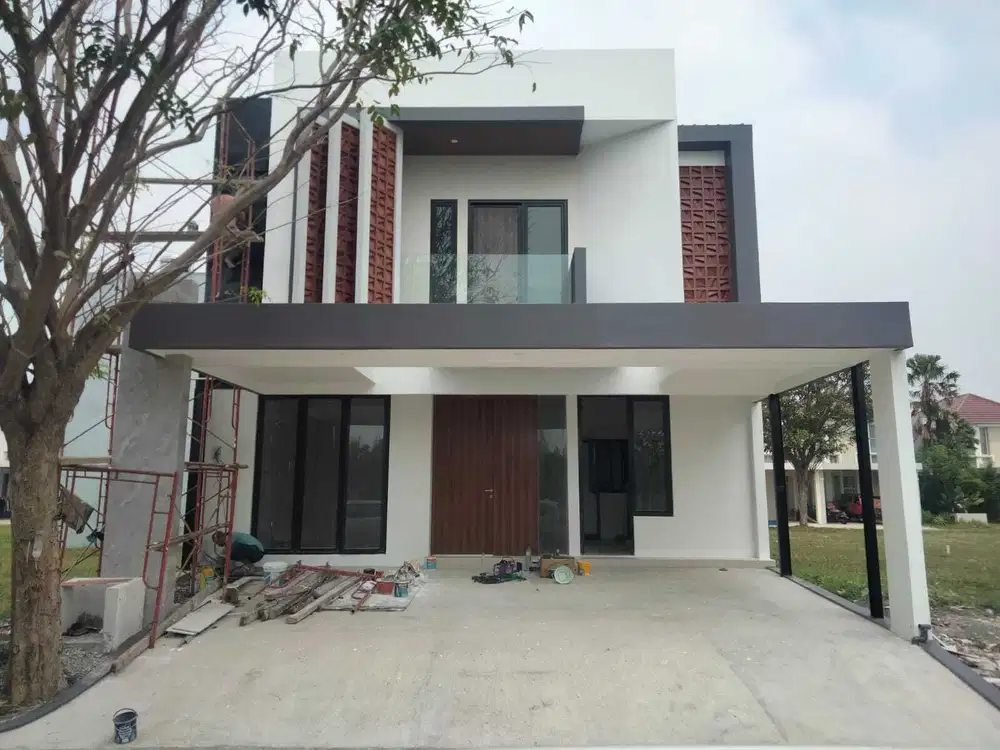 Rumah Baru Grand Pakuwon dekat Margomulyo Kolam renang pribadi