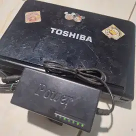 Notebook Toshiba NB300 + Adapter (MINUS)