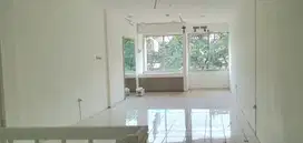 Ruko Sewa hanya lantai 2, lokasi strategis di Kelapa Hibrida Raya, Kelapa Gading Luas 4,5x17m2