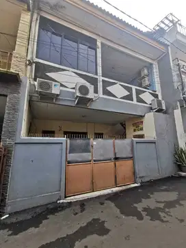 Jual Kos Kosan 16 kamar di Kebon Jeruk Jakarta Barat, dekat Tol, Mall