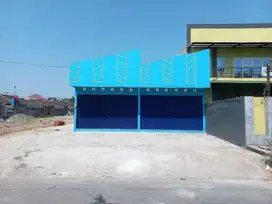Ruko bangunan baru siap usaha strategis pinggir jalan parkir luas