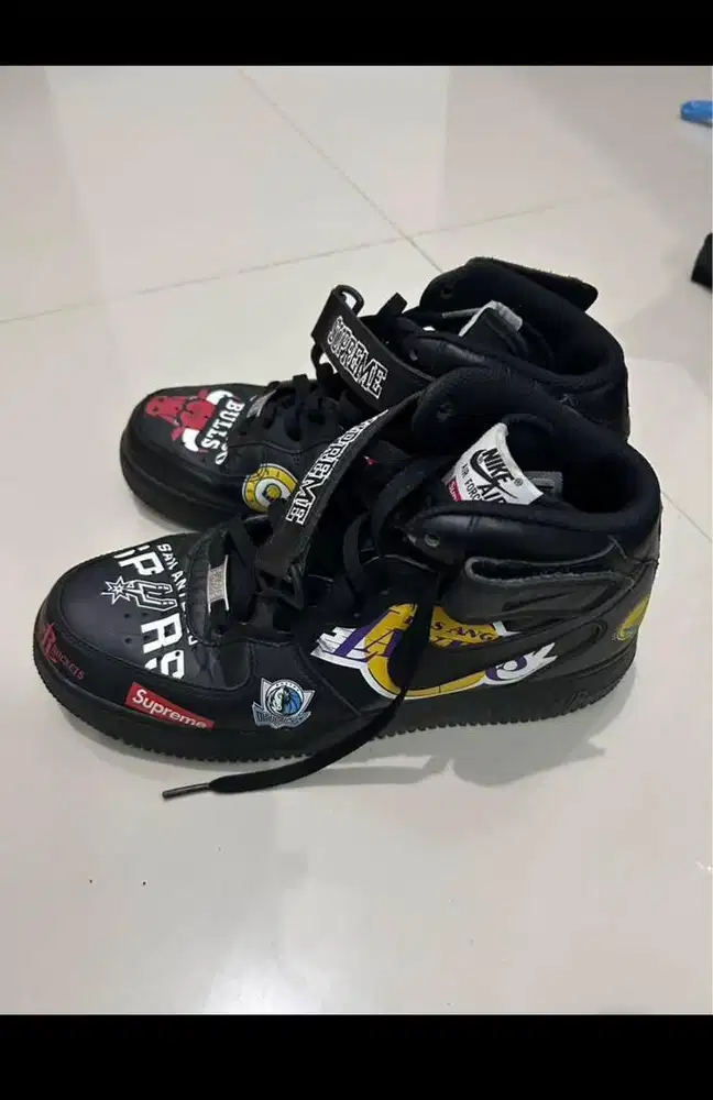 sepatu air force 1 supreme