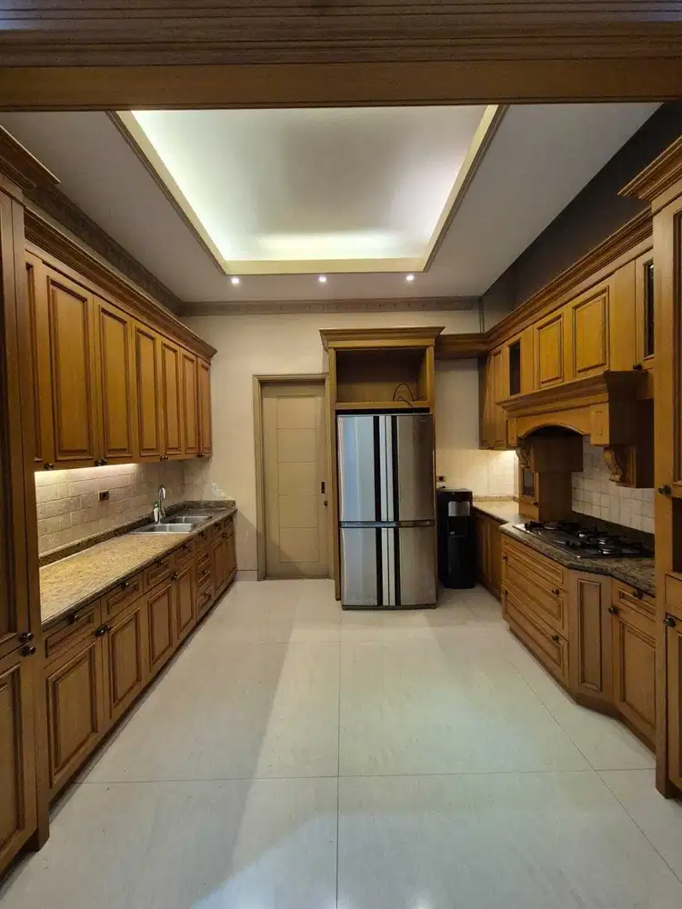 Dijual Rumah Strategis Buat Bisnis di PIK