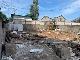 Rumah Tua hitung tanah yang luas  cocok untuk  bangun townhouse