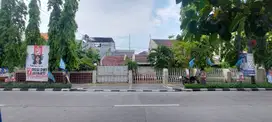 Rumah lebar 30 bagus untuk usaha di Howitzer Ry, Sumur Batu, Kemayoran