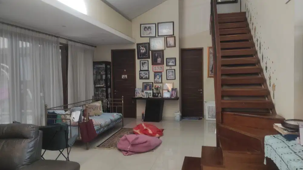 Dijual Rumah Asri siap huni dan strategis dekat dengan LRT di Pancoran Jakarta Selatan