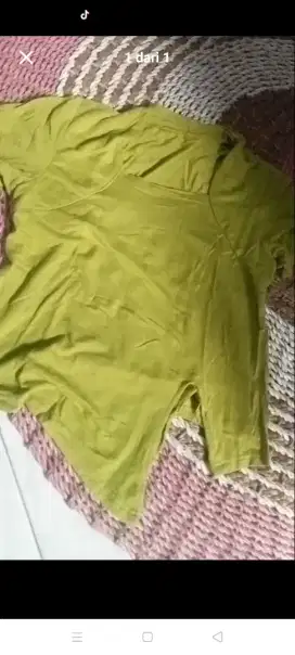 Kaos wanita cantik