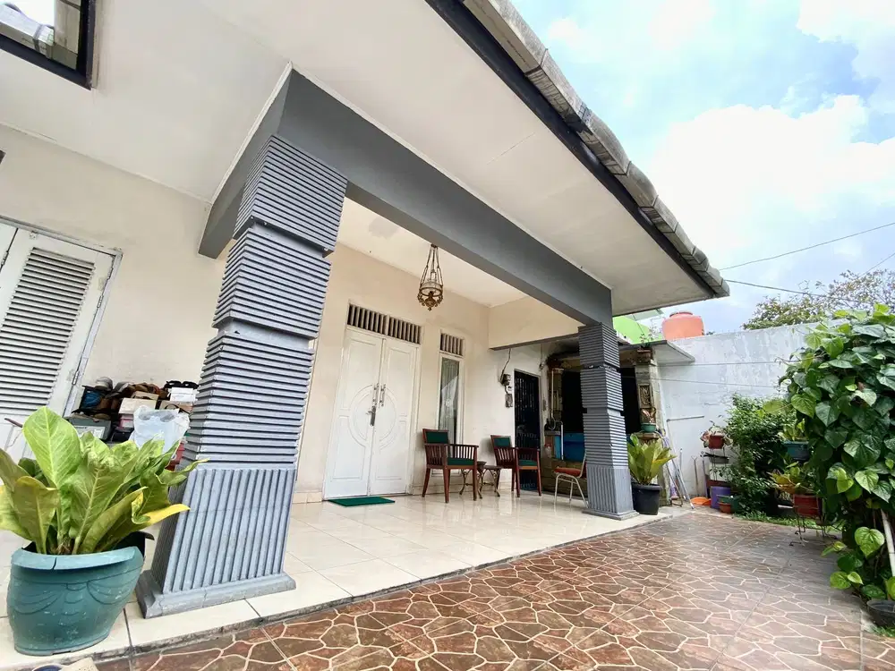 Rumah strategis di Lenteng Agung Raya Dijual, Bagus