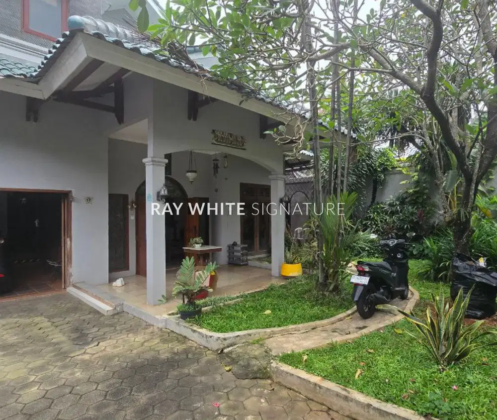 Dijual Rumah Bagus Lahan Luas di Jl Lebak Bulus IV