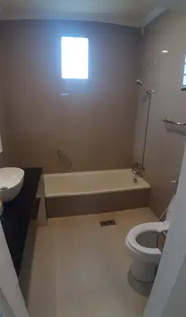 DISEWAKAN RUMAH 3 LANTAI PAMULANG