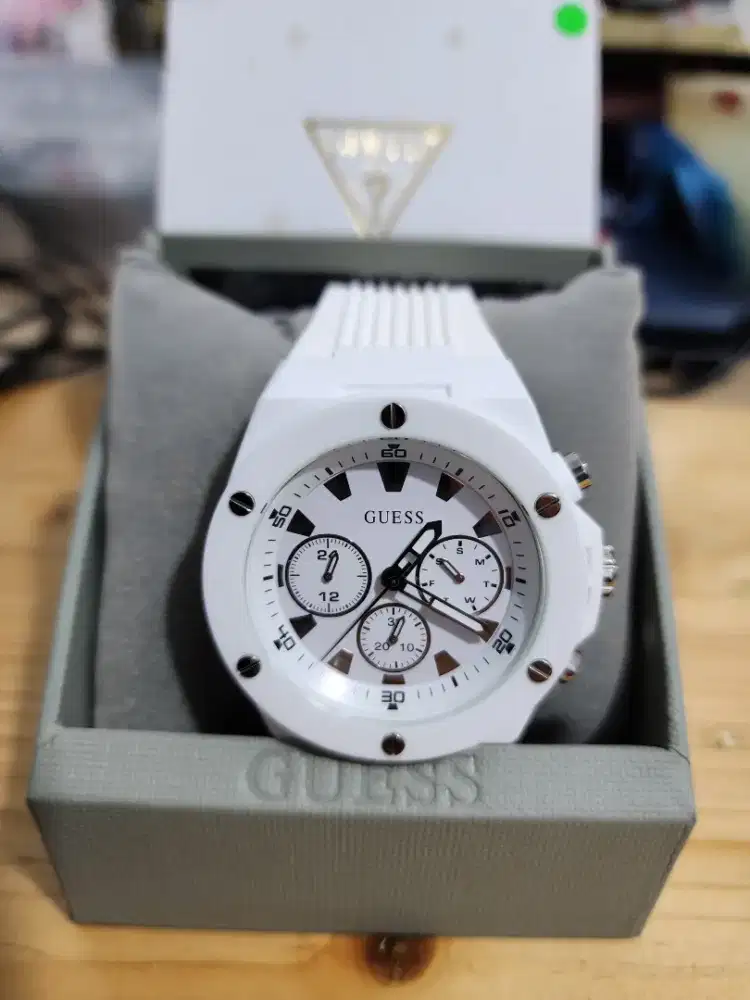 Jam tangan pria merek Quess, baru