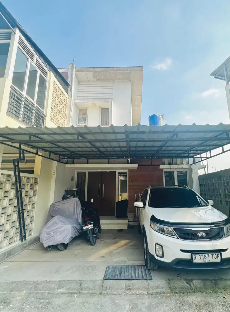 Rumah Bagus dan Murah 3 Lantai Semi Furnished di Mega Cinere