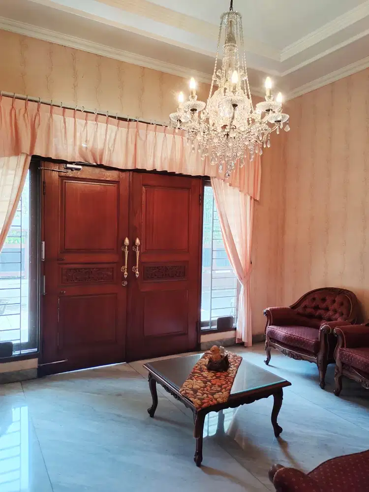 Rumah siap huni lokasi sangat strategis di Taman Gandaria