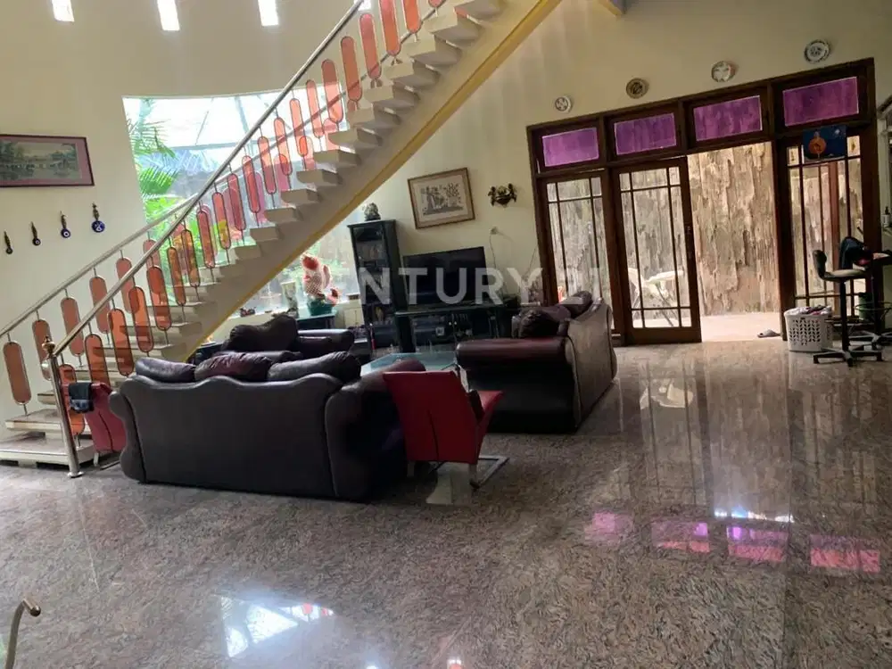 Rumah Panjang Jembatan Lima Di Jalan Utama
