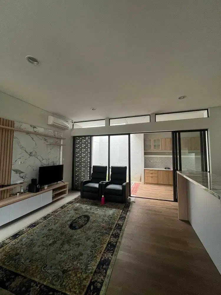 Dijual Rumah Cantik Semi Furnish Cluster Flora di Summarecon