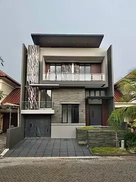 Rumah Baru Di Fullerton Place 2,5 LANTAI Citraland utama Surabaya barat