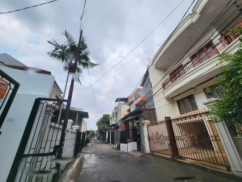 Dijual Rumah Baru Lokasi Strategis Taman Ratu Indah