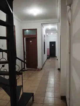 Rumah kos 1,5 lantai aktif di kemanggisan ilir jakarta barat