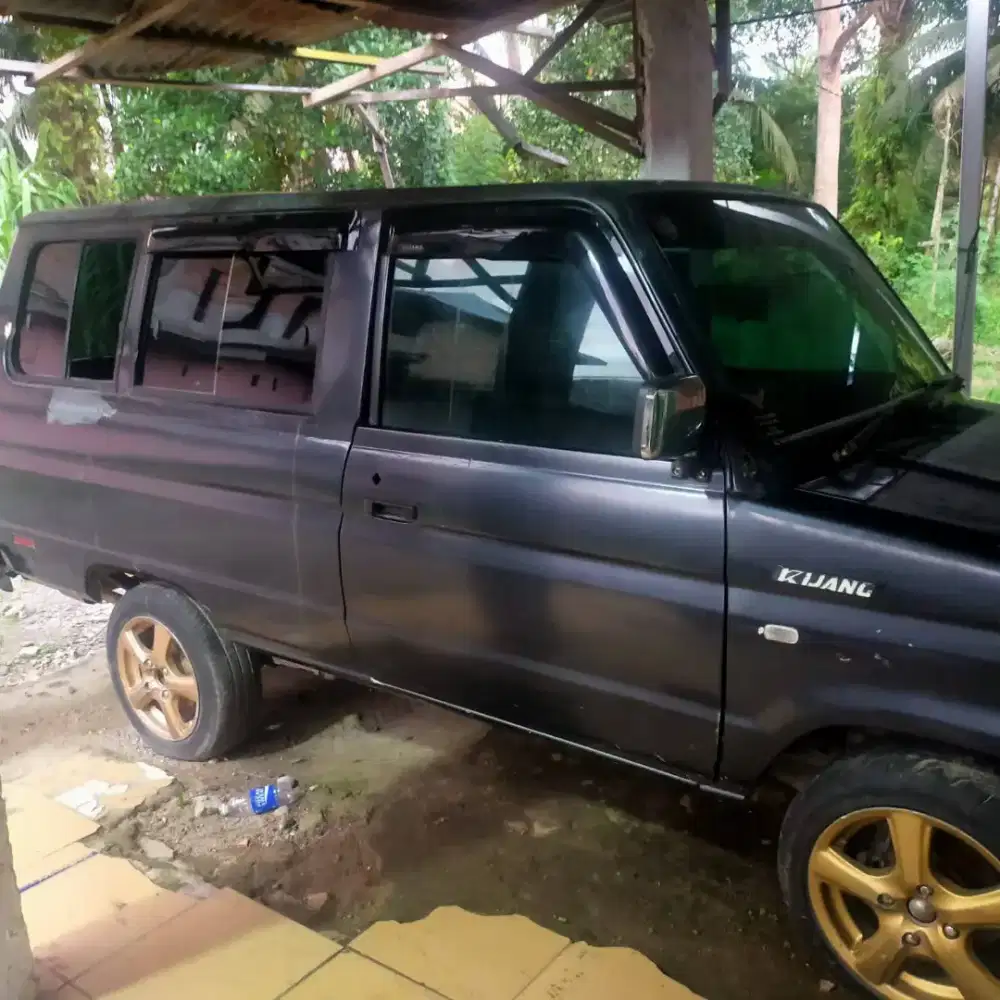 Kijang kapsul 1990