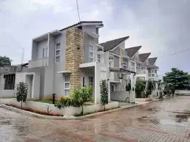 Dijual Rumah Townhouse Mewah Baru Strategis Hot Project (Med T) Kota Depok