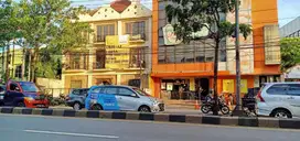 Gedung 3 lantai di Pusat Bisnis Ciputat Raya