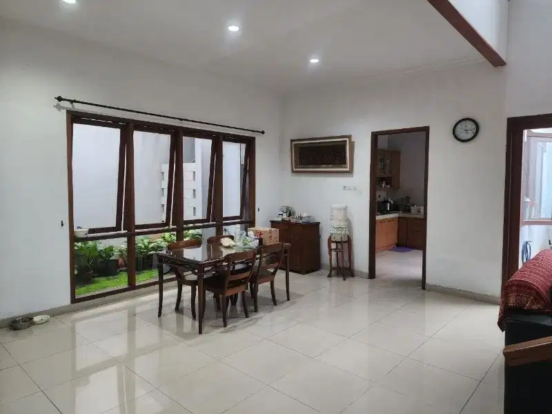 Rumah Hadap Taman di Puspita Loka Dekat Tol dan Sekolah