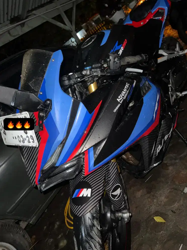 JUAL CEPAT HONDA CBR 250 RR HITAM DOFF