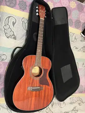 Gitar Vynn’s OM02 E MH Top Solid Elektrik