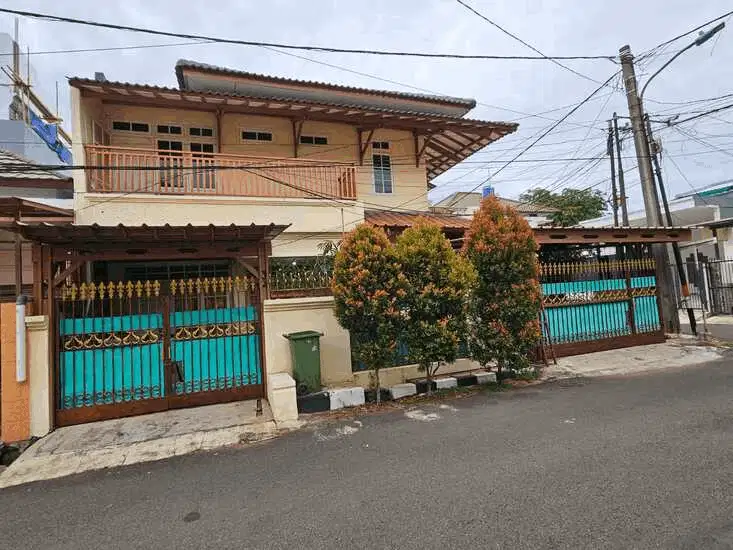 Disewakan Rumah Besar 2 Lantai Hoek Di Puloasem Rawamangun R2178