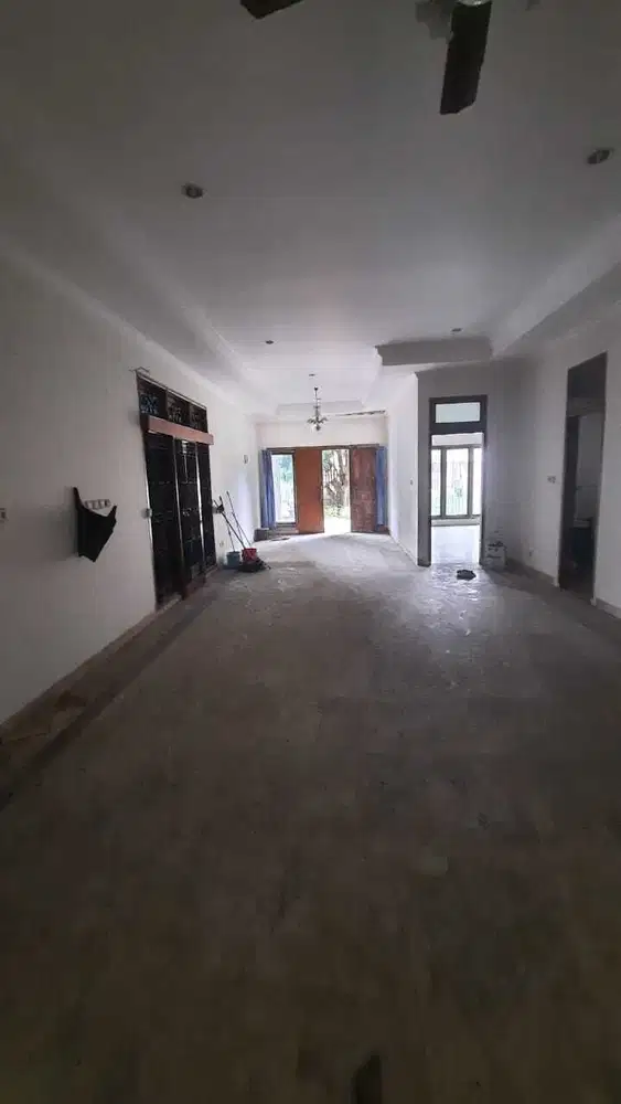 Dijual Cepat Rumah Bangunan Lama Area Sunrise Garden Jakarta Barat
