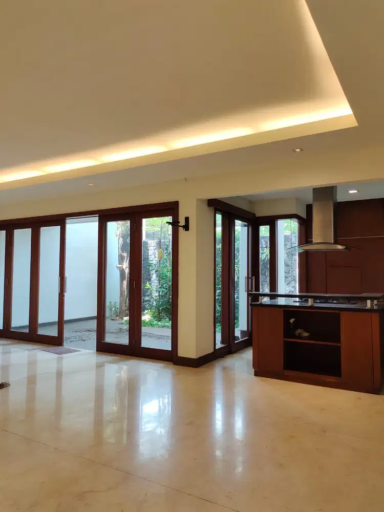 Rumah di Lebak Lestari lokasi strategis dibelakang MRT Lebak Bulus siap huni.