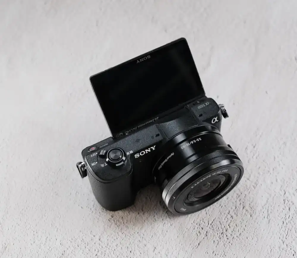Sony a5100 mulus  ( di cari untuk di beli )