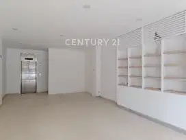 Sewa Ruko Business Park Kebon Jeruk, Ada Lift, Hadap Jalan Utama!