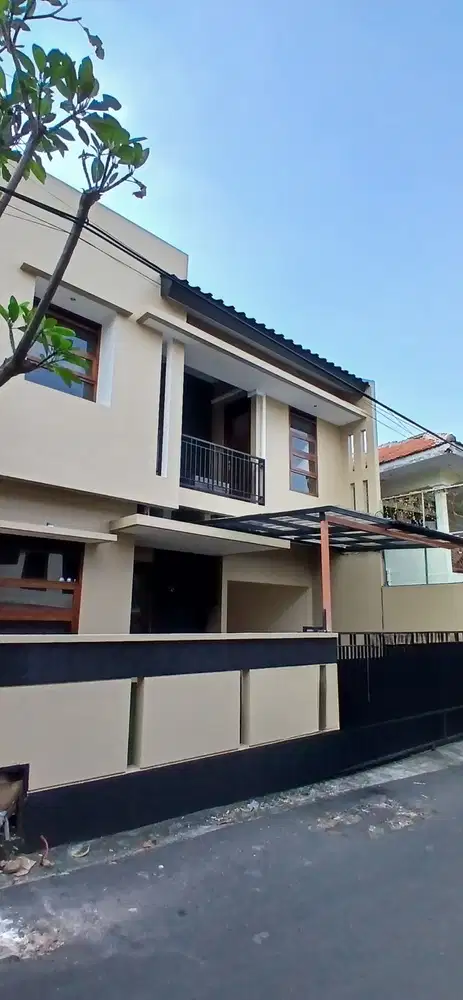 Rumah Disewakan Akses 2 Mobil Siap Huni Jakarta Selatan