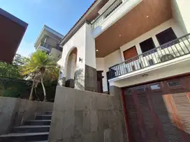 Dijual Rumah Lokasi Strategis 2 Lantai Di Cinere Dekat Tol