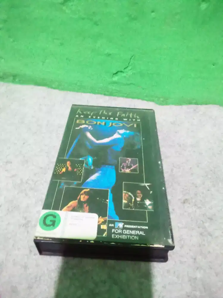 Kaset VHS BON JOVI Keep the Faith an evening with
