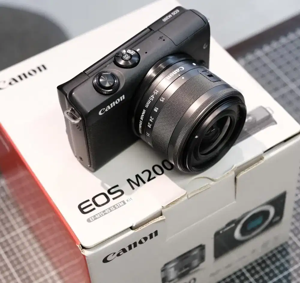 canon eos m200 ( di cari untuk di beli