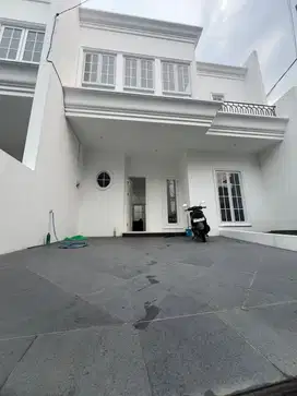 Rumah baru di komplek nyaman dan tidak banjir akses toll Jatiwaringin