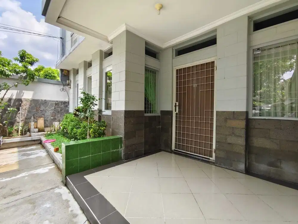 Rumah Bagus di Jatinegara Barat dekat Transjakarta dan Siap Huni