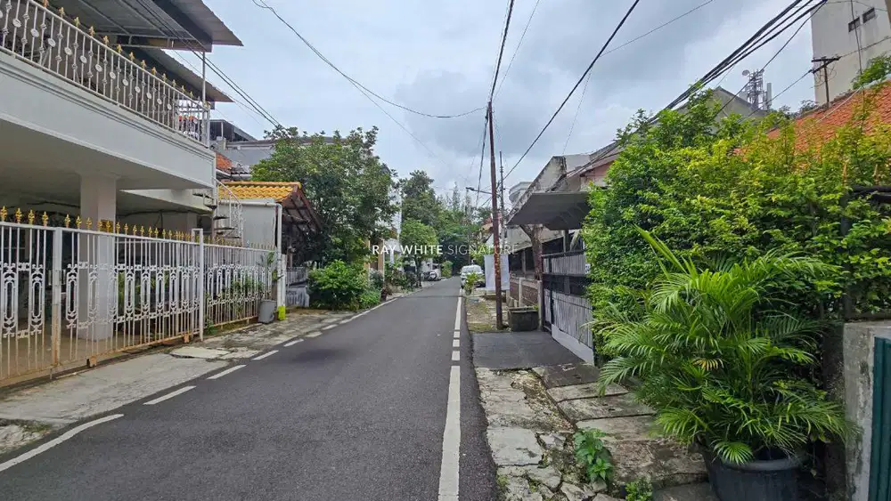 Dijual Rumah Tua Lokasi Bagus Di Bendungan Hilir , SHM