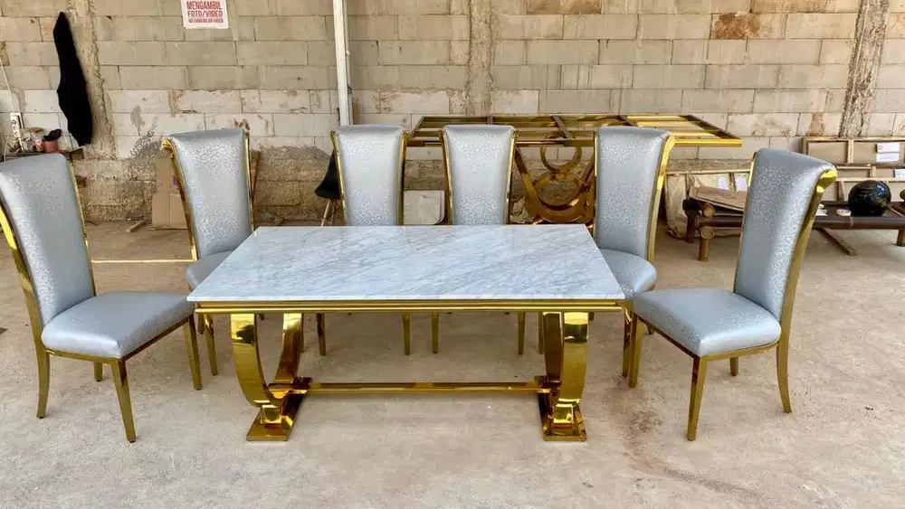 Meja Makan Stainless