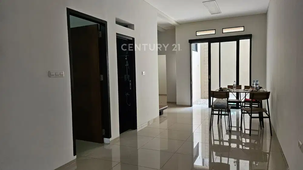 Rumah 2 Lantai Sangat Terawat Siap Huni 2 Carport Sayap Buah Batu