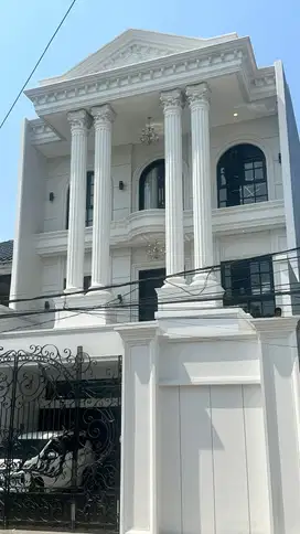 Dijual Cepat Rumah Mewah 3 Lantai – Bangunan Baru Gading Imperial