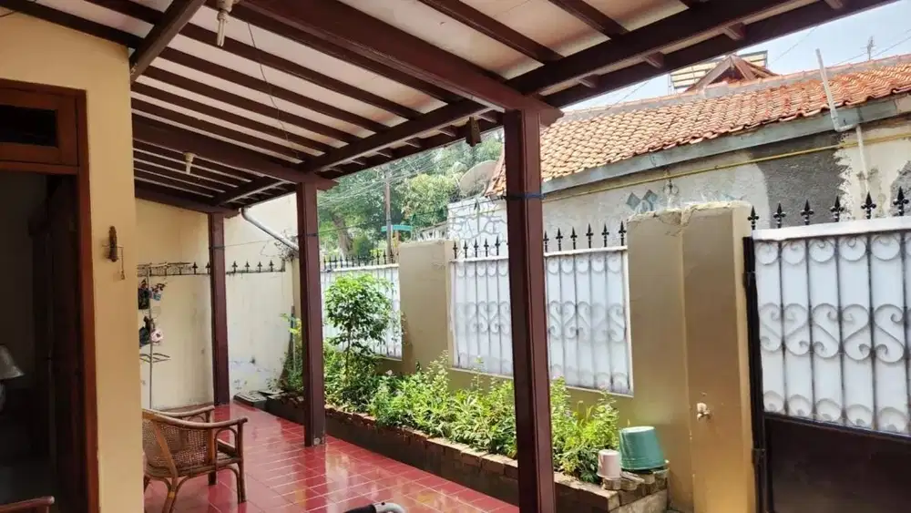Rumah siap huni, bagus luas 1.1/2 lantai di Tebet