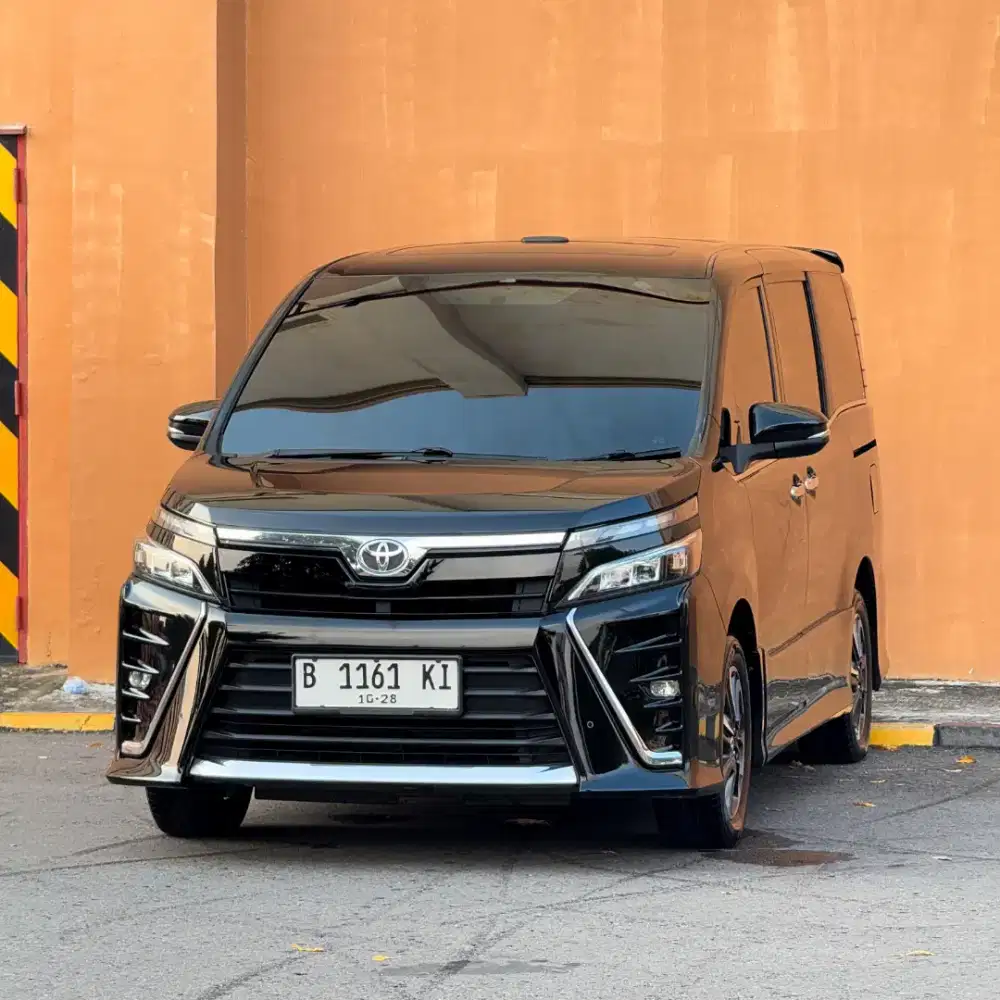 [DP 5jt] Toyota Voxy 2.0 AT 2018 Sunroof