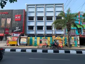 Ruko  4 pintu dijual di Jl Radial