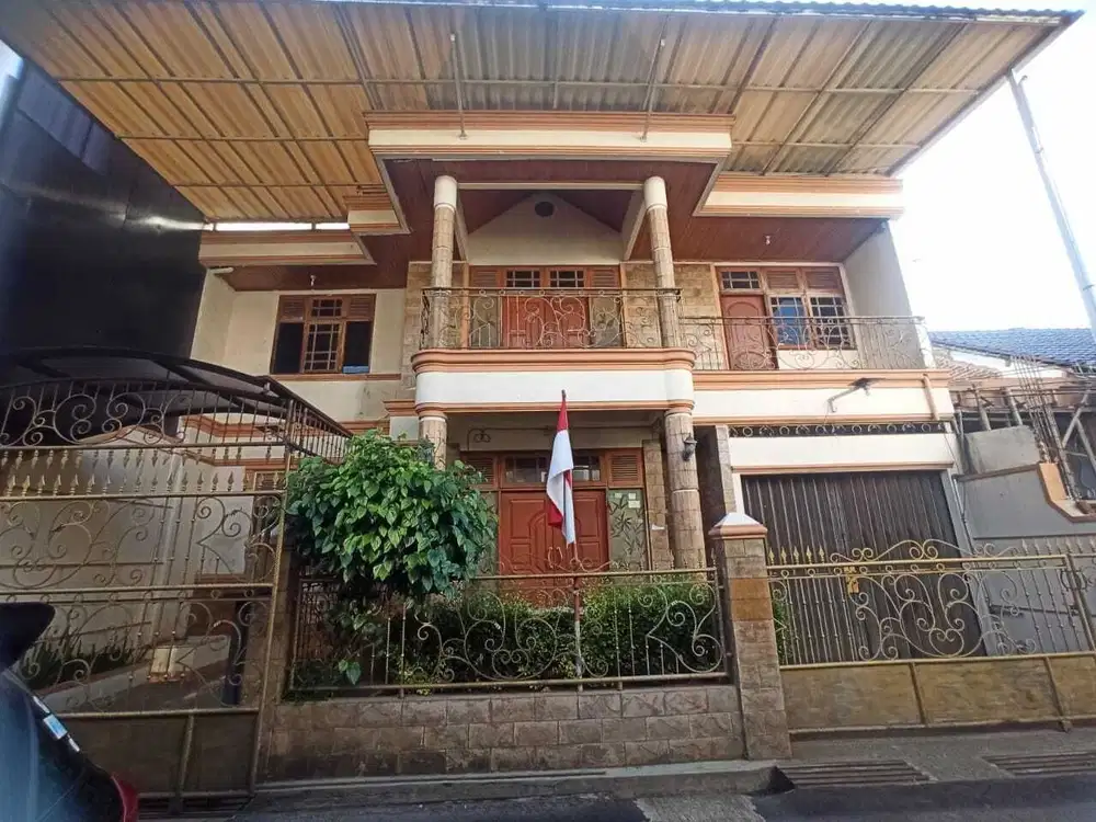 Murah rumah 2 lantai lt144/220 harga 1,050m di Margahayu Raya buahbatu