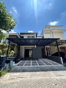 Dijual RumahMocca Vrbana Dian Istana - Sby Barat, SHM, 2 lantai