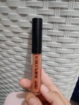 Lip cream implora
